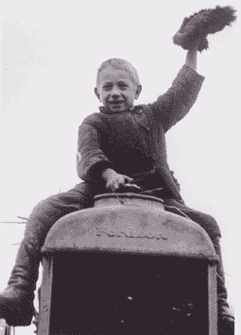 Первый трактор. Фотография Бориса Игнатовича. 1927 г.