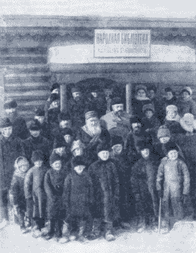 Толстой на открытии народной библиотеки в деревне Ясная Поляна. 31 января 1910 г.