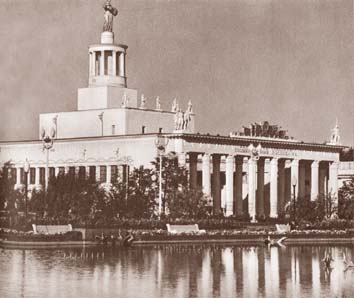 Павильон Белоруссии на ВСХВ. Фото 1950-х годов.