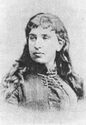 Мать поэта — Флора Осиповна Вербловская.