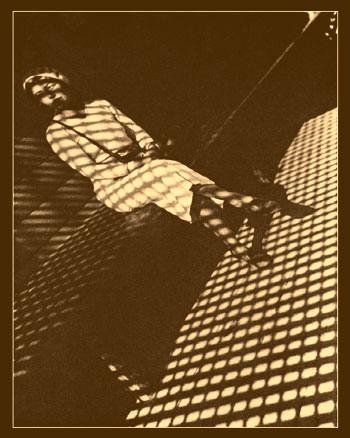 Девушка с 'лейкой'. Фото Александра Родченко. 1934 г.