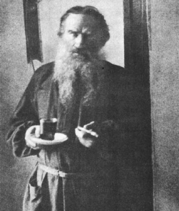 Лев Толстой в Ясной Поляне. 1887 г. Фото М.А. Стаховича