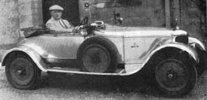 На фото 1928 года — Вудхаус за рулём.