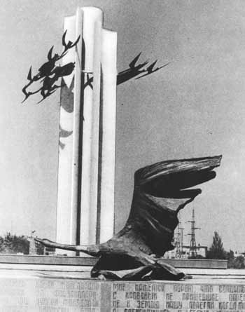 Памятник погибшим воинам в узбекском городе Чирчик, близ Ташкента